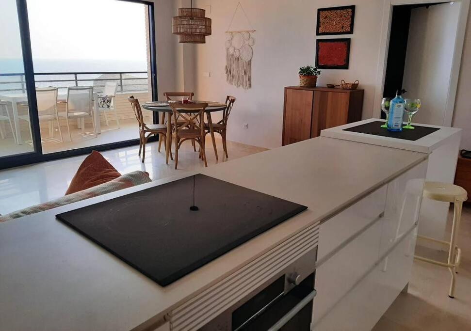 Top-Floor Beachfront Apartment With Parking, Pool, & Spacious Sea-View Balcony Villajoyosa Ngoại thất bức ảnh